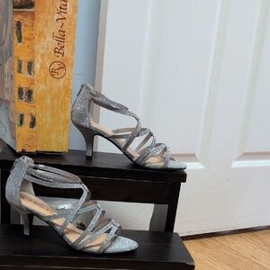 Bella Vita Karlette Glittering Silver Rhinestone Strappy Heels Size 8.5WW NEW